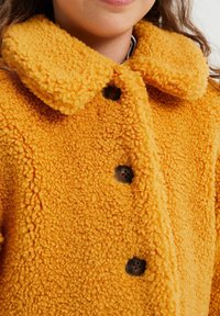 WE Fashion TEDDY - Vinterkappa /-rock - ochre yellow
