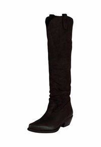 Botas negras hasta la rodilla hechas de ante, con puntera afilada, diseño arrugado y tacón bajo apilado.