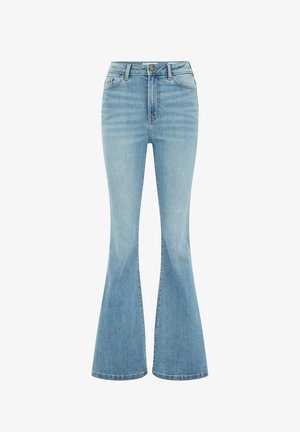 Svijetloplave traperice sa širokim nogavicama i visokim strukom. Sadrže pet džepova, prednje kopčanje na dugme i izblijedjeli izgled.