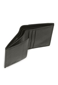 Billetera de cuero negro con un acabado texturizado, que muestra múltiples ranuras para tarjetas y un bolsillo espacioso. Diseño elegante de dos pliegues con un branding sutil.