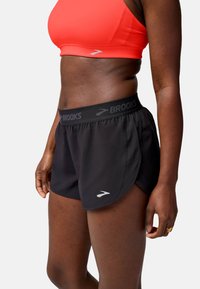 Brooks BREAKAWAY 2.5" SHORT - Športne kratke hlače - black