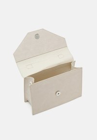 Miniatyrbilde 4