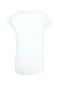 Camiseta blanca de manga corta con cuello redondo y mangas enrolladas, con una textura de algodón suave y un ajuste relajado.