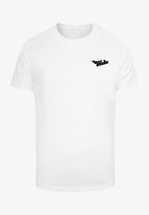 Fehér pamut póló rövid ujjakkal. A bal mellrészen fekete grafikai logó található. Klasszikus kerek nyakú dizájn.