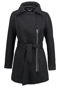 Musta villakangastakki, jossa on leveä kaulus, epäsymmetrinen vetoketju oikealla ja samasta kankaasta valmistettu vyö, joka on solmittu vyötärölle.