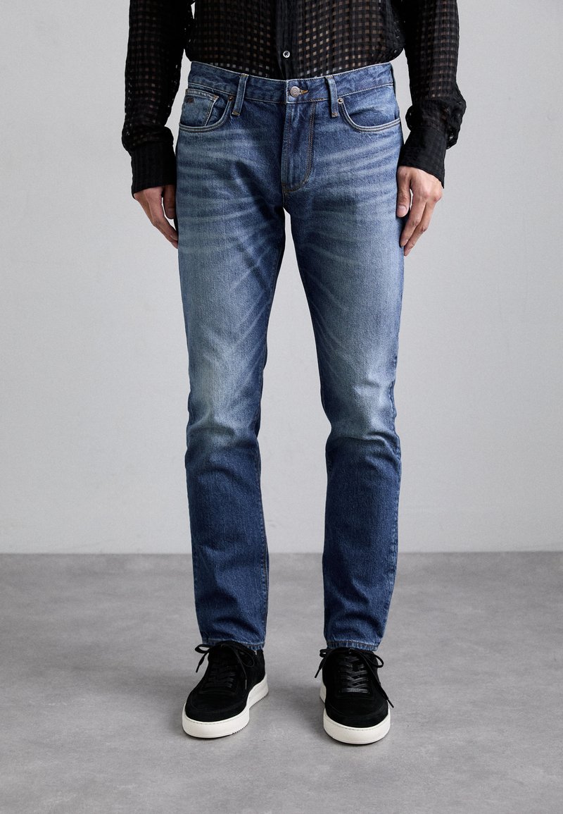 Emporio Armani 5 TASCHE - Pieguloša piegriezuma džinsi - denim blu
