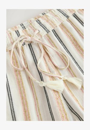 Krāsaina bārkstis pie jostas lentes kremkrāsas audumam ar izšūtiem vertikāliem svītrām melnā, rozā un bēšā krāsā.