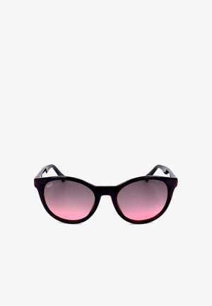 Occhiali da sole neri a forma di occhio di gatto con lenti sfumate di colore rosa scuro e finitura lucida, mostrati frontalmente su uno sfondo bianco.