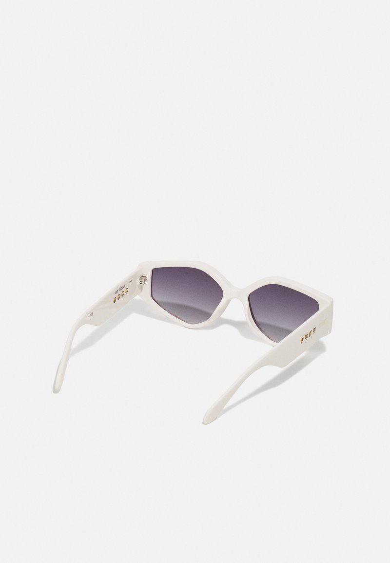 Quay Hot Gossip White Sunglass NWT CASE INCLUDED Quay Women main image 2