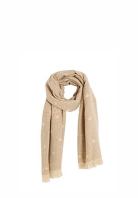 Bufanda beige con un patrón de cuadros y sutiles formas de corazón, con bordes con flecos y una textura suave, adecuada para superponer.