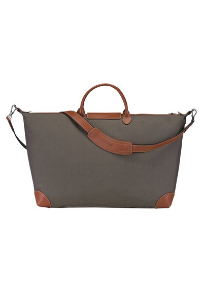 Graue Stoffreisetasche mit braunen Lederelementen, doppelten Tragegriffen und einem abnehmbaren Schultergurt. Verfügt über abgerundete Ecken und einen Reißverschluss.