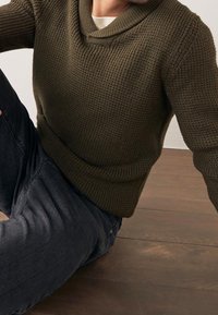 Next Sweter