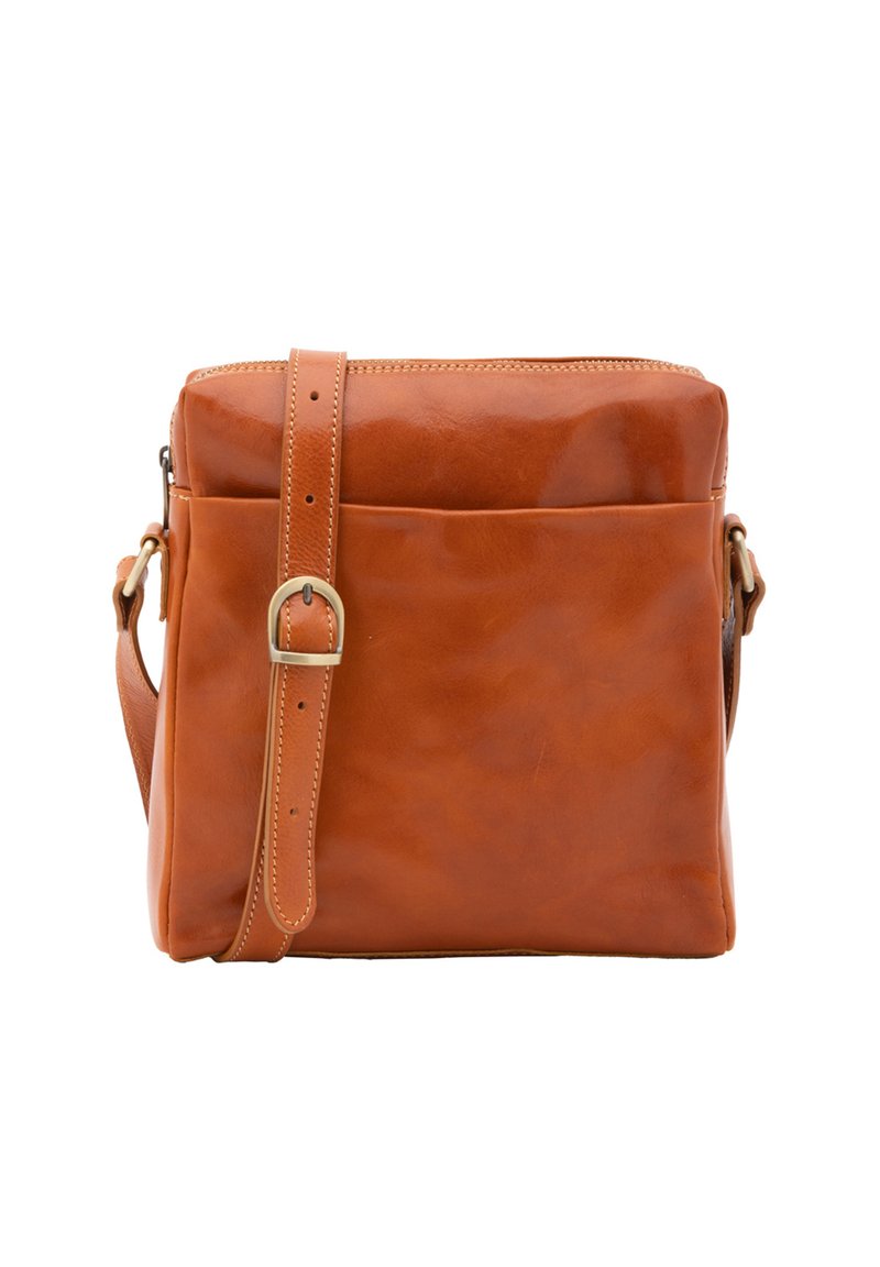 Borsa a tracolla in pelle marrone con forma rettangolare, tracolla regolabile, chiusura con zip e texture liscia. La parte anteriore presenta una tasca a scomparsa.