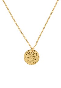 Collier en pendentif en or avec un charme rond texturé et martelé sur une chaîne délicate. Présente une finition lisse et une surface réfléchissante.
