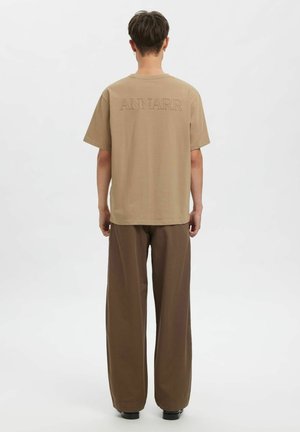 RELAXED FIT - T-shirt basique - dune