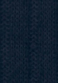 Tessuto a maglia blu navy con un motivo testurizzato in rilievo caratterizzato da strisce orizzontali e un aspetto morbido.