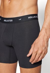 Hollister Co. SPORT CORE SOLID AMERICANA 3 PACK - Trunks - black