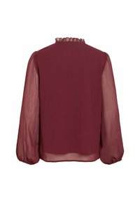 Blouse bordeaux transparente à manches longues avec col montant à volants et poignets élastiques, vue de dos sur fond blanc.