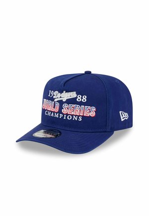 Blauer Baseballcap mit der Aufschrift "1988 Dodgers World Series Champions" in Weiß und Rot vorne, New Era-Logo an der Seite, Snapback-Stil.