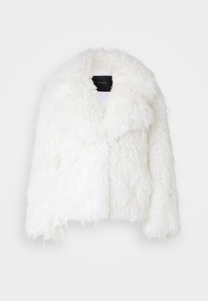 Witte nepbont cropped jack met een brede kraag, textuurvlak en een losse pasvorm. Beschikt over een zwart merketiket aan de binnenkant.