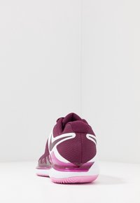 Nike Performance Tenisové boty na všechny povrchy - bordeaux