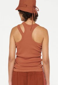10DAYS CUT OUT  - Top - saddle brown