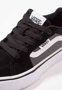 Vans FILMORE - Matalavartiset tennarit - black/pewter