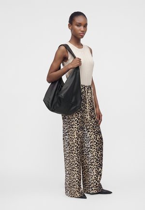 AllSaints, EFFIE LARGE SHOULDER - Bolso shopping - black
