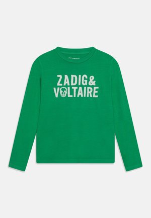 Chemise verte à manches longues avec texte blanc "ZADIG & VOLTAIRE" et un petit graphique de crâne entre les mots sur le devant.