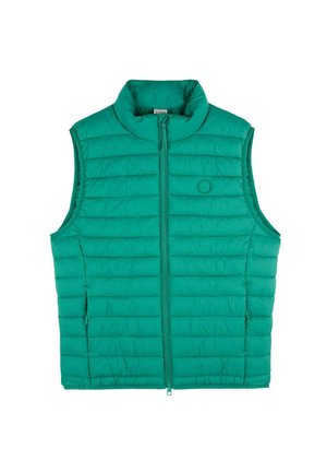 Chaleco acolchado ligero verde con cuello alto, cierre de cremallera y patrón de acolchado horizontal. Con bolsillos laterales y sin mangas.