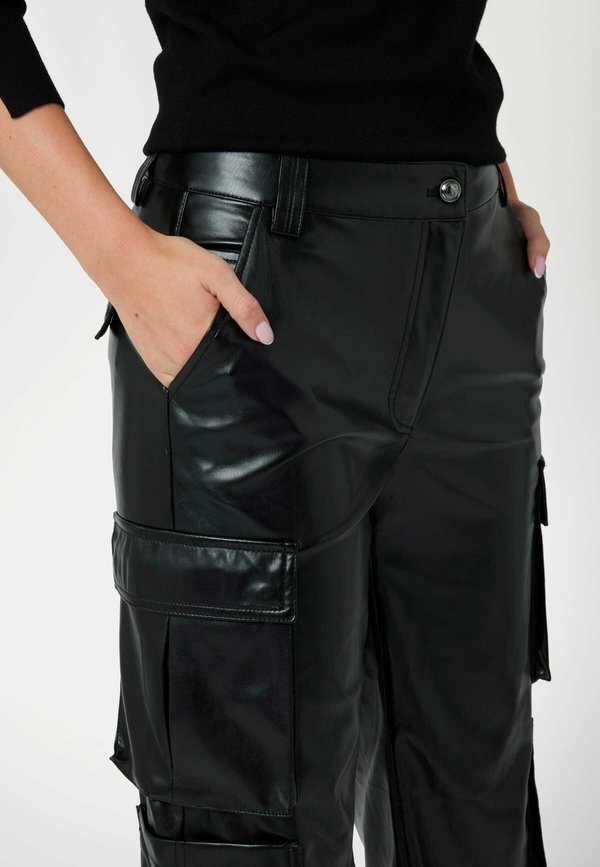 KORI  - Cargo trousers - schwarz4