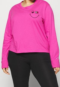 Tommy Jeans Curve Langarmshirt - pink