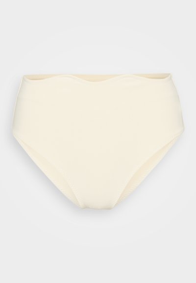 Hoch geschnittene Bikinihose aus weichem Creme-Stoff. Mit sanften Kanten, voller Abdeckung und einem subtilen wellenförmigen Design entlang des Bundes.