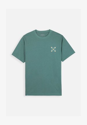 T-shirt en coton teal avec un col rond. Présente un motif floral en blanc et jaune sur la poitrine gauche. Manches courtes, coupe décontractée.