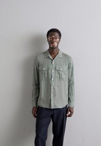 PS Paul Smith MENS L/S CASUAL FIT UTILITY - Marškiniai - khaki