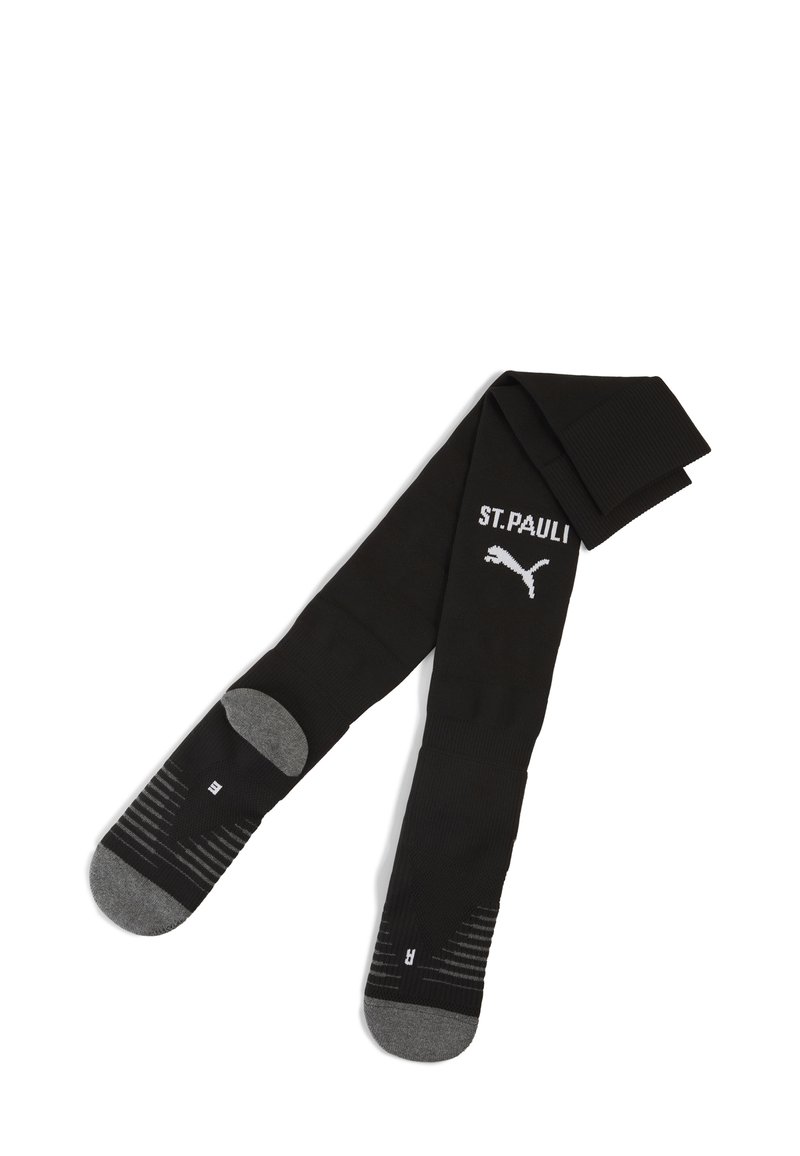Czarne sportowe skarpety z szarym obcasem i palcami, z białym napisem "ST. PAULI" i logo Puma. Oznaczenia lewej i prawej stopy.