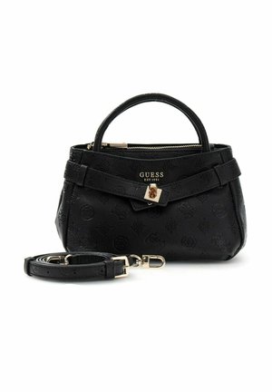 Sac à main noir Guess avec motif logo embossé, poignée supérieure, fermoir doré et bandoulière amovible placé à l'avant.