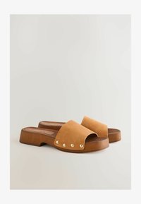 Ausgewählt, tan brown suede
