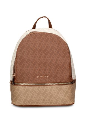 Zaino Pierre Cardin marrone e beige con motivo a fantasia, due scomparti con cerniera e una maniglia superiore per il trasporto, mostrato frontalmente.