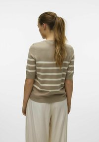 Vero Moda VMSABA  - T-shirt print - silver mink