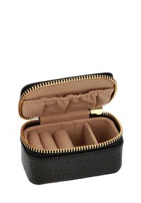 Schmuckkoffer aus schwarzem strukturiertem Leder mit goldenem Reißverschluss. Das Innere ist mit einem weichen beige-farbenen Futter ausgestattet und verfügt über drei gepolsterte Fächer zur Organisation.