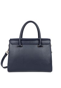 Borsa a mano in pelle blu navy con doppi manici curvi, forma strutturata, superficie texturizzata, dettagli in metallo dorato e tracolla removibile.