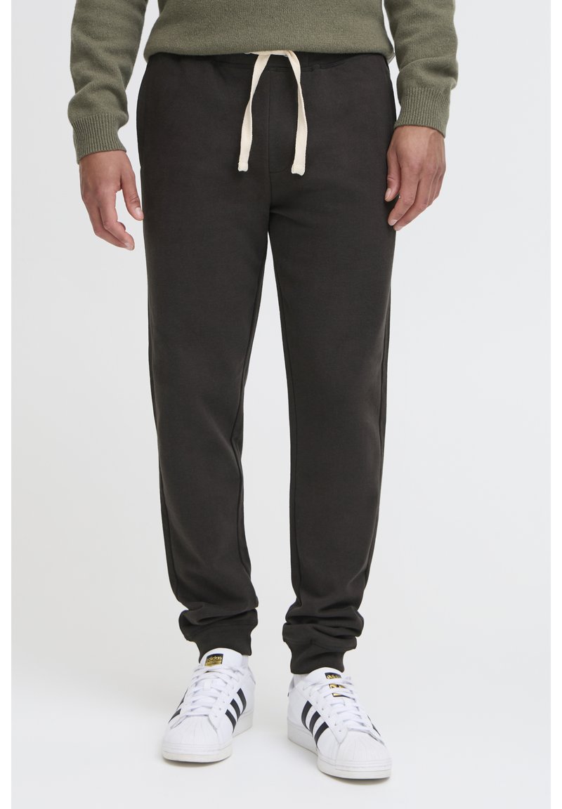 Donkergrijze sweatpants met een relaxed fit, met een crèmekleurige trekkoord in de taille, ribgebreide boorden bij de enkels en zijzakken.