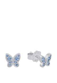 Orecchini a forma di farfalla in argento con gemme blu, dettagliati con pietre di diverse dimensioni per aggiungere texture. Chiusura con perni a farfalla.
