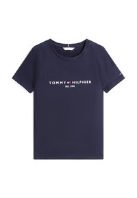 Granatowy T-shirt z krótkim rękawem, okrągłym dekoltem oraz białym napisem "Tommy Hilfiger EST. 1985" i logo na przodzie.