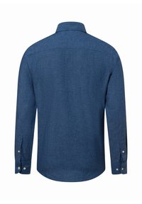 Blaues Langarmhemd mit button-down Kragen und Umschlagmanschetten mit zwei Knöpfen, aus strukturiertem Stoff mit leicht tailliertem Saum.
