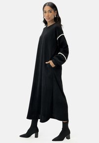 Elara Vestito lungo - schwarz