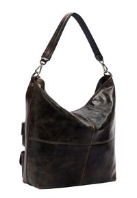 Brązowa skórzana torba na ramię o luźnym fasonie, z teksturowaną powierzchnią, regulowanym paskiem i kontrastującymi przeszyciami.