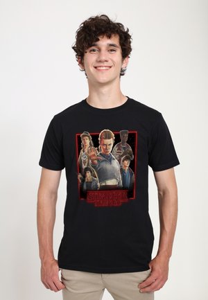 STRANGER THINGS CHARACTERS IN GLOWING BOX - T-shirt print - black