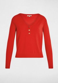 Maglione rosso lavorato a maglia con scollo a V, maniche lunghe e tre bottoni frontali. Presenta polsini e orlo a coste per un tocco di texture.